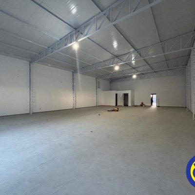 Loja com 750m², 20 garagens, no bairro Centro em Florianópolis