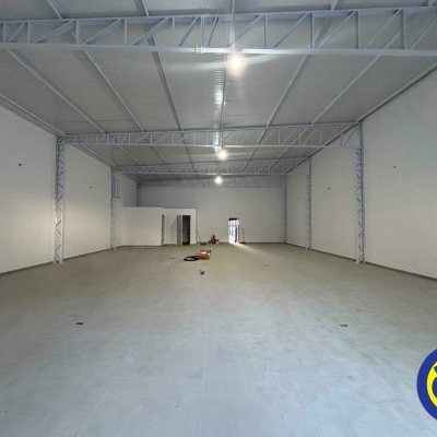 Loja com 750m², 20 garagens, no bairro Centro em Florianópolis