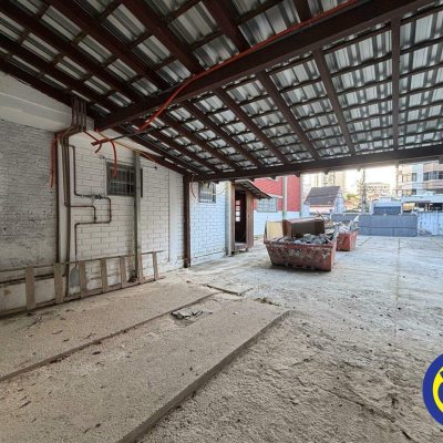 Loja com 750m², 20 garagens, no bairro Centro em Florianópolis
