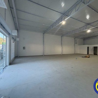 Loja com 750m², 20 garagens, no bairro Centro em Florianópolis