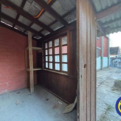 Loja com 750m², 20 garagens, no bairro Centro em Florianópolis