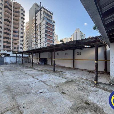 Loja com 750m², 20 garagens, no bairro Centro em Florianópolis