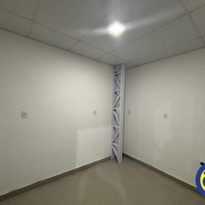 Loja com 750m², 20 garagens, no bairro Centro em Florianópolis