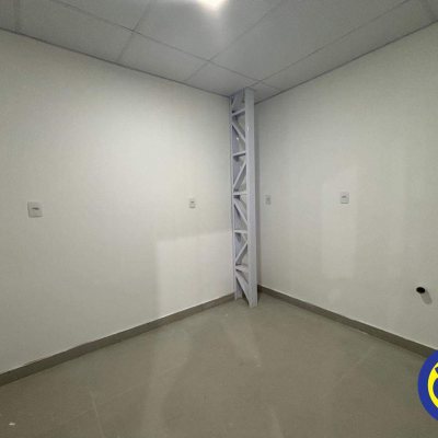 Loja com 750m², 20 garagens, no bairro Centro em Florianópolis