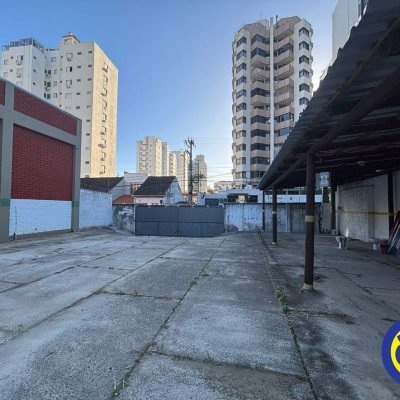 Loja com 750m², 20 garagens, no bairro Centro em Florianópolis