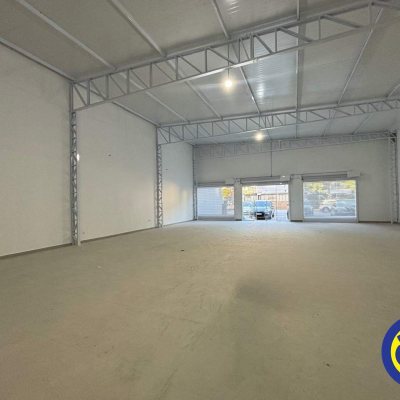 Loja com 750m², 20 garagens, no bairro Centro em Florianópolis
