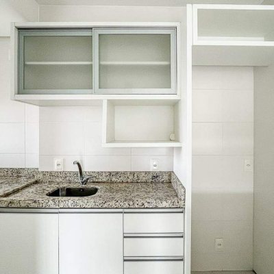 Apartamento com 70m², 2 quartos, 1 suíte, 2 garagens, no bairro Pantanal em Floranópolis