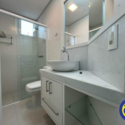 Apartamento com 70m², 2 quartos, 1 suíte, 2 garagens, no bairro Pantanal em Floranópolis