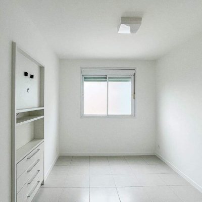 Apartamento com 70m², 2 quartos, 1 suíte, 2 garagens, no bairro Pantanal em Floranópolis