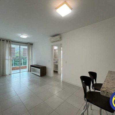 Apartamento com 70m², 2 quartos, 1 suíte, 2 garagens, no bairro Pantanal em Floranópolis