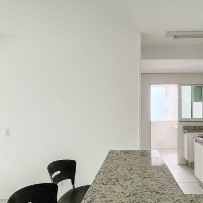 Apartamento com 70m², 2 quartos, 1 suíte, 2 garagens, no bairro Pantanal em Floranópolis