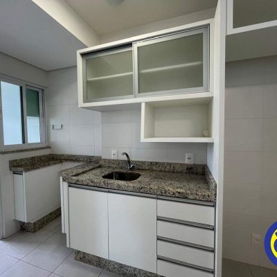Apartamento com 70m², 2 quartos, 1 suíte, 2 garagens, no bairro Pantanal em Floranópolis