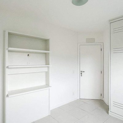 Apartamento com 70m², 2 quartos, 1 suíte, 2 garagens, no bairro Pantanal em Floranópolis