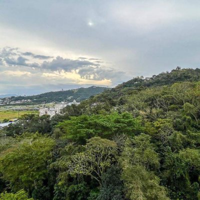 Apartamento com 70m², 2 quartos, 1 suíte, 2 garagens, no bairro Pantanal em Floranópolis