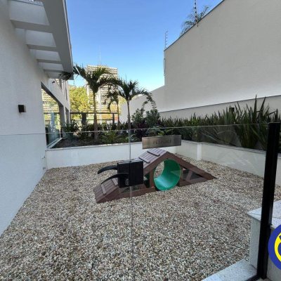 Apartamento com 80m², 2 quartos, 2 suítes, 1 garagem, no bairro Centro em Florianópolis