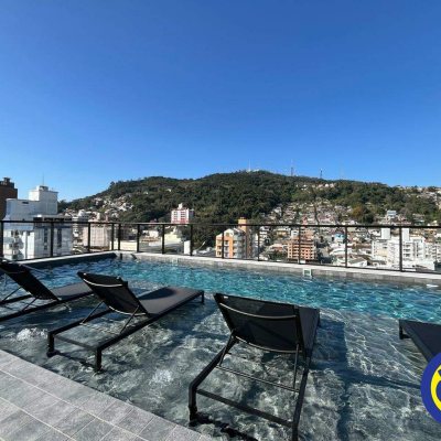 Apartamento com 80m², 2 quartos, 2 suítes, 1 garagem, no bairro Centro em Florianópolis