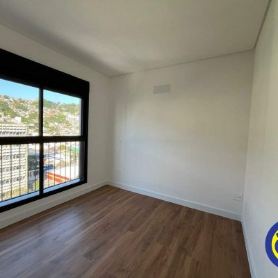 Apartamento com 80m², 2 quartos, 2 suítes, 1 garagem, no bairro Centro em Florianópolis