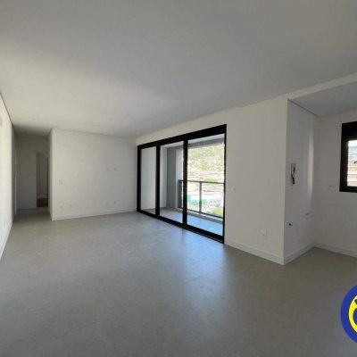 Apartamento com 80m², 2 quartos, 2 suítes, 1 garagem, no bairro Centro em Florianópolis