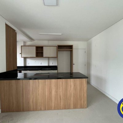 Apartamento com 80m², 2 quartos, 2 suítes, 1 garagem, no bairro Centro em Florianópolis