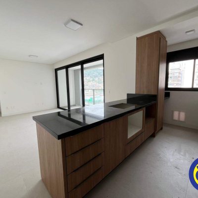 Apartamento com 80m², 2 quartos, 2 suítes, 1 garagem, no bairro Centro em Florianópolis