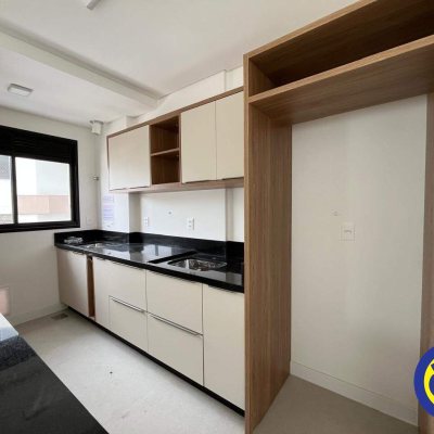 Apartamento com 80m², 2 quartos, 2 suítes, 1 garagem, no bairro Centro em Florianópolis