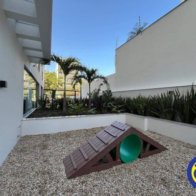 Apartamento com 80m², 2 quartos, 2 suítes, 1 garagem, no bairro Centro em Florianópolis