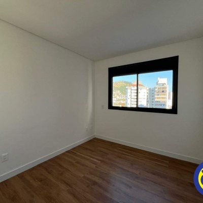Apartamento com 80m², 2 quartos, 2 suítes, 1 garagem, no bairro Centro em Florianópolis