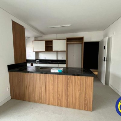Apartamento com 80m², 2 quartos, 2 suítes, 1 garagem, no bairro Centro em Florianópolis