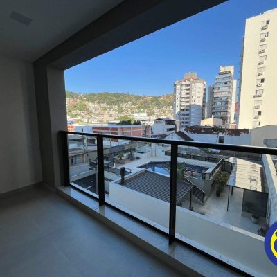 Apartamento com 80m², 2 quartos, 2 suítes, 1 garagem, no bairro Centro em Florianópolis