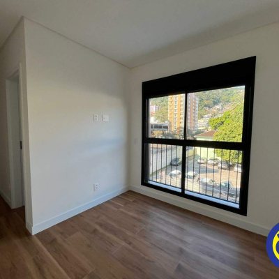 Apartamento com 80m², 2 quartos, 2 suítes, 1 garagem, no bairro Centro em Florianópolis