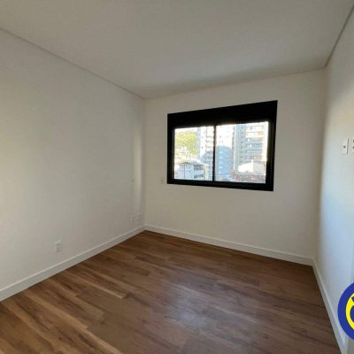 Apartamento com 80m², 2 quartos, 2 suítes, 1 garagem, no bairro Centro em Florianópolis