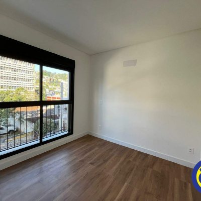 Apartamento com 80m², 2 quartos, 2 suítes, 1 garagem, no bairro Centro em Florianópolis