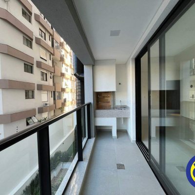 Apartamento com 80m², 2 quartos, 2 suítes, 1 garagem, no bairro Centro em Florianópolis