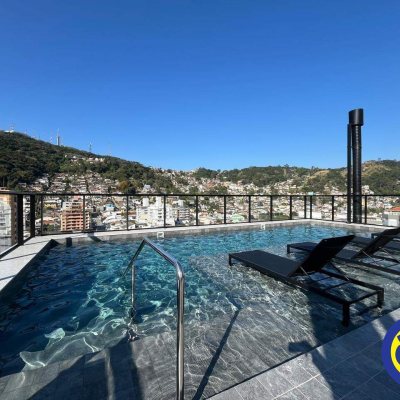 Apartamento com 80m², 2 quartos, 2 suítes, 1 garagem, no bairro Centro em Florianópolis