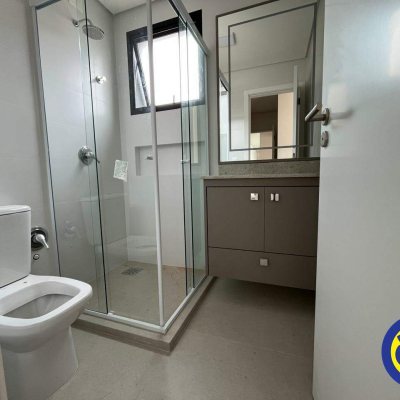 Apartamento com 80m², 2 quartos, 2 suítes, 1 garagem, no bairro Centro em Florianópolis