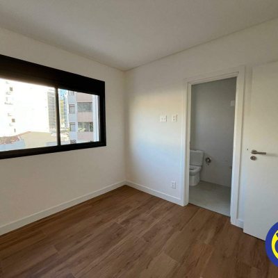 Apartamento com 80m², 2 quartos, 2 suítes, 1 garagem, no bairro Centro em Florianópolis
