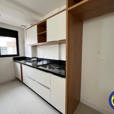 Apartamento com 80m², 2 quartos, 2 suítes, 1 garagem, no bairro Centro em Florianópolis