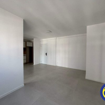 Apartamento com 73m², 2 quartos, 1 suíte, 1 garagem, no bairro Balneário em Florianópolis