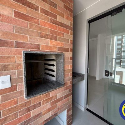 Apartamento com 73m², 2 quartos, 1 suíte, 1 garagem, no bairro Balneário em Florianópolis