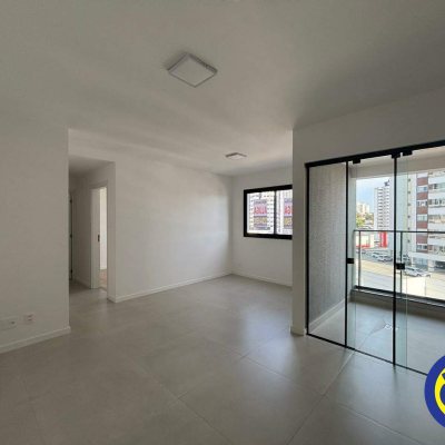 Apartamento com 73m², 2 quartos, 1 suíte, 1 garagem, no bairro Balneário em Florianópolis