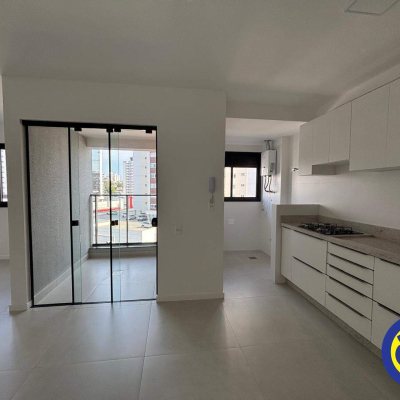 Apartamento com 73m², 2 quartos, 1 suíte, 1 garagem, no bairro Balneário em Florianópolis