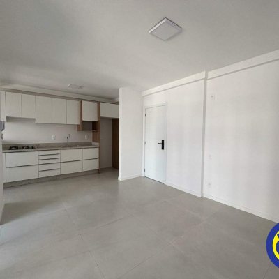 Apartamento com 73m², 2 quartos, 1 suíte, 1 garagem, no bairro Balneário em Florianópolis