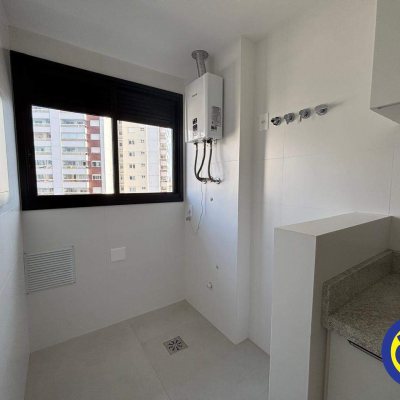 Apartamento com 73m², 2 quartos, 1 suíte, 1 garagem, no bairro Balneário em Florianópolis