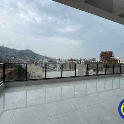 Apartamento com 61m², 2 quartos, 1 suíte, 1 garagem, no bairro Centro em Florianópolis