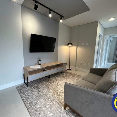Apartamento com 61m², 2 quartos, 1 suíte, 1 garagem, no bairro Centro em Florianópolis