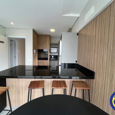 Apartamento com 61m², 2 quartos, 1 suíte, 1 garagem, no bairro Centro em Florianópolis