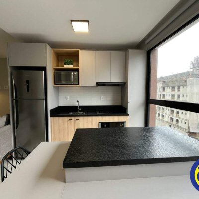 Apartamento com 61m², 2 quartos, 1 suíte, 1 garagem, no bairro Centro em Florianópolis