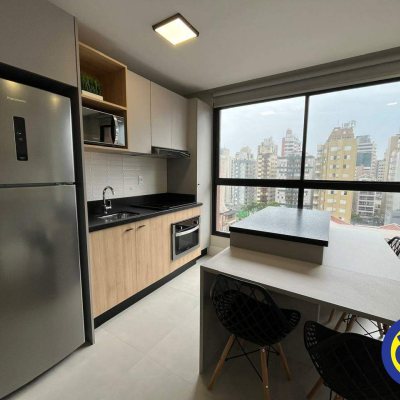 Apartamento com 61m², 2 quartos, 1 suíte, 1 garagem, no bairro Centro em Florianópolis