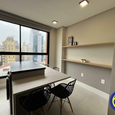 Apartamento com 61m², 2 quartos, 1 suíte, 1 garagem, no bairro Centro em Florianópolis