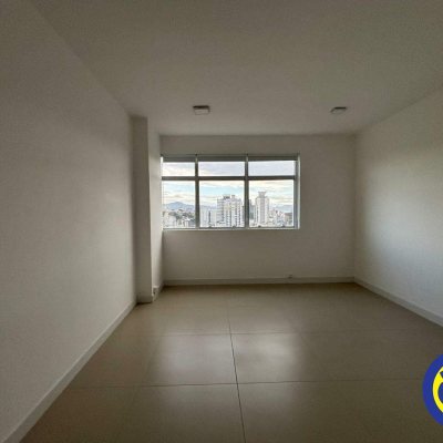 Salas/Conjuntos com 25m², 1 garagem, no bairro Canto em Florianópolis